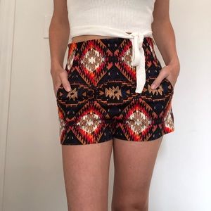 Patterned high-waist shorts
